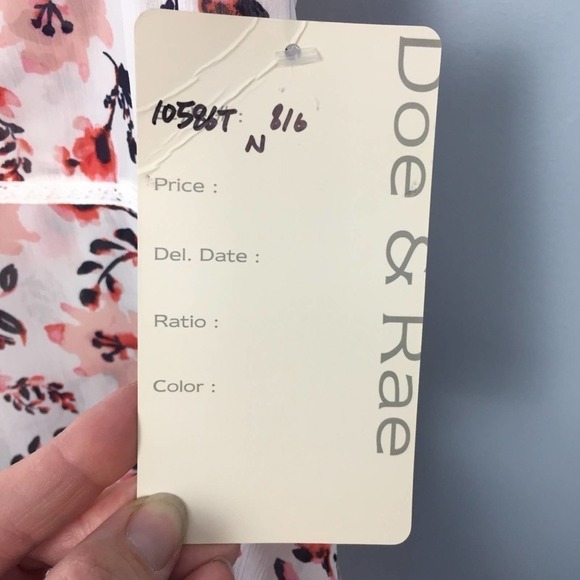 DOE & Rae Lace Detail Floral V-Neck Tank Top Sheer Blouse Women’s S Cream Pink - Picture 9 of 12